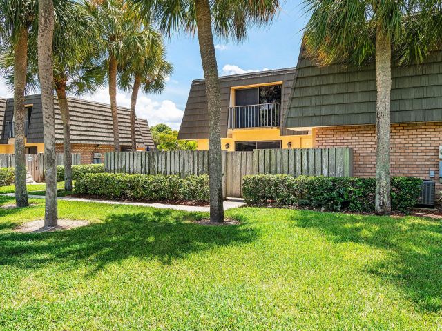 Home for rent at 624 6th Way - photo 6443169