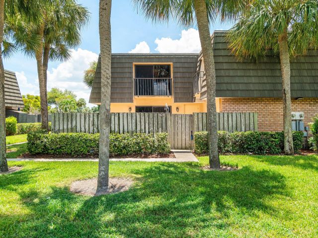 Home for rent at 624 6th Way - photo 6443170