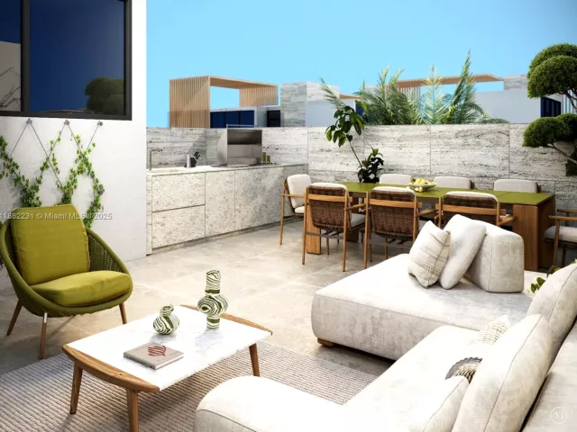 6-bedroom home for sale in Bay Harbor Islands - 10190 E Bay Harbor Dr Villa #B/B1 - MondialRealty