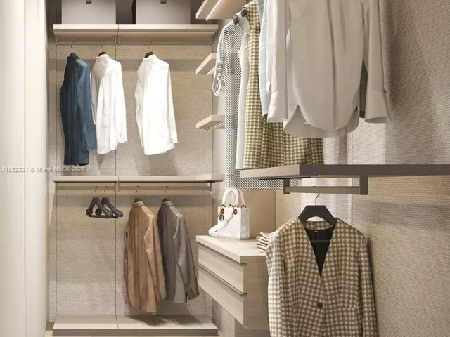 6-bedroom home for sale in Bay Harbor Islands - 10190 E Bay Harbor Dr Villa #B/B1 - MondialRealty