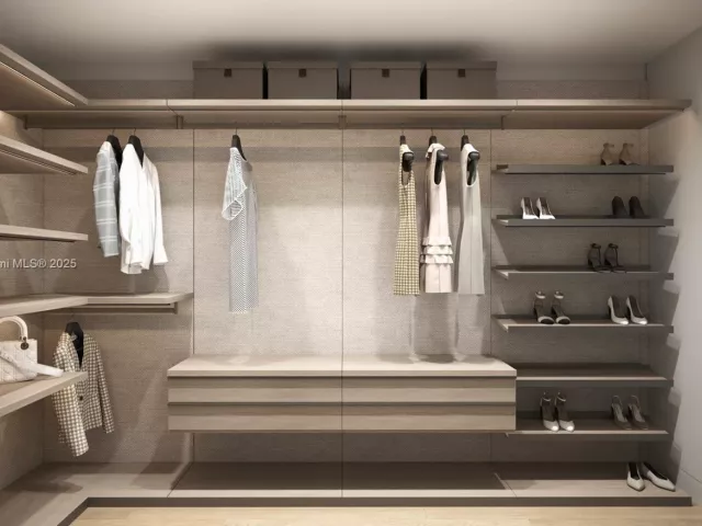 6-bedroom home for sale in Bay Harbor Islands - 10190 E Bay Harbor Dr Villa #B/B1 - MondialRealty