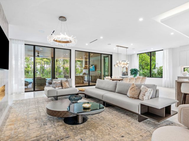 Home for sale at 217 Thatch Palm Drive - photo 6538206