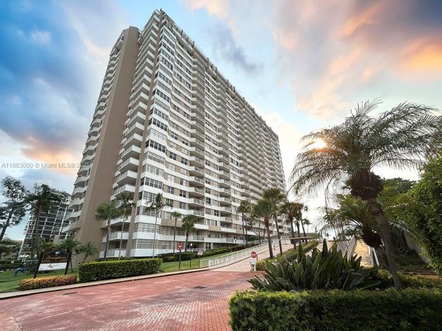 2-bedroom condo for sale in Hallandale Beach - 1985 S Ocean Dr 15G - MondialRealty
