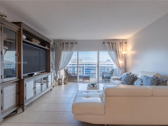 2-bedroom condo for sale in Hallandale Beach - 1985 S Ocean Dr 15G - MondialRealty