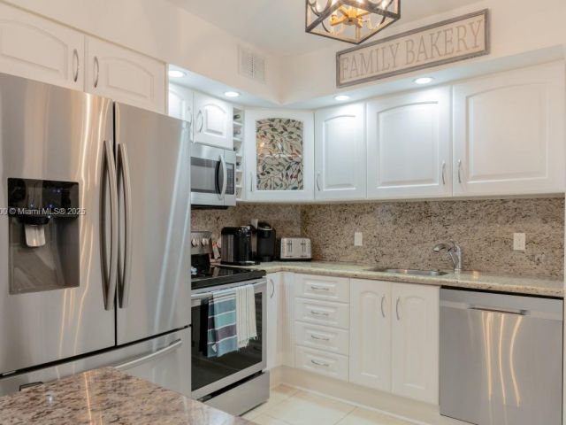 2-bedroom condo for sale in Hallandale Beach - 1985 S Ocean Dr 15G - MondialRealty