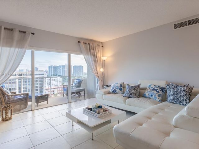 2-bedroom condo for sale in Hallandale Beach - 1985 S Ocean Dr 15G - MondialRealty