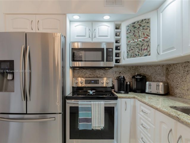 2-bedroom condo for sale in Hallandale Beach - 1985 S Ocean Dr 15G - MondialRealty