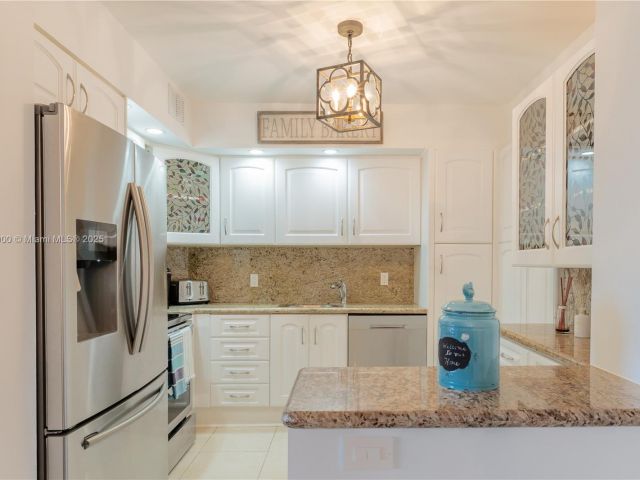 2-bedroom condo for sale in Hallandale Beach - 1985 S Ocean Dr 15G - MondialRealty