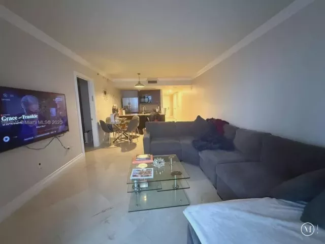 2-bedroom condo for sale in Hallandale Beach - 1800 S Ocean Dr 1909 - MondialRealty