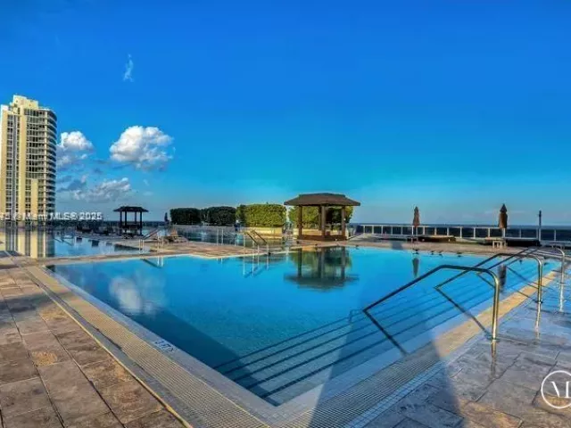 2-bedroom condo for sale in Hallandale Beach - 1800 S Ocean Dr 1909 - MondialRealty