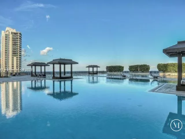 2-bedroom condo for sale in Hallandale Beach - 1800 S Ocean Dr 1909 - MondialRealty