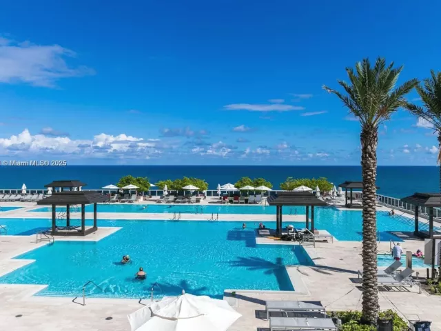 2-bedroom condo for sale in Hallandale Beach - 1800 S Ocean Dr 1909 - MondialRealty