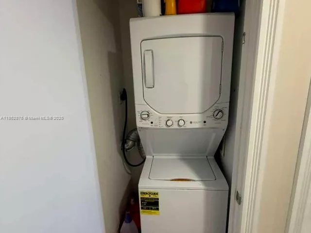 2-bedroom condo for sale in Hallandale Beach - 1800 S Ocean Dr 1909 - MondialRealty