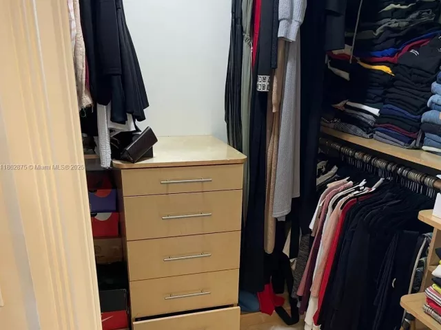 2-bedroom condo for sale in Hallandale Beach - 1800 S Ocean Dr 1909 - MondialRealty