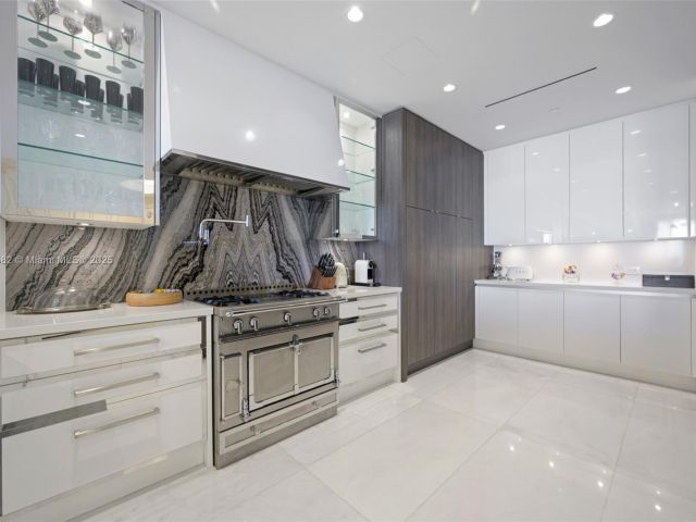 Apartment for rent  Unit #2702 - photo 6447811