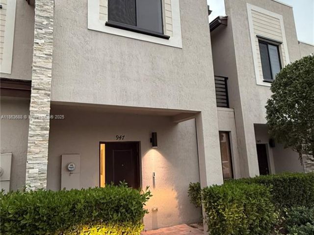 3-bedroom home for rent in Miami - 947 NE 211th St 947 - MondialRealty