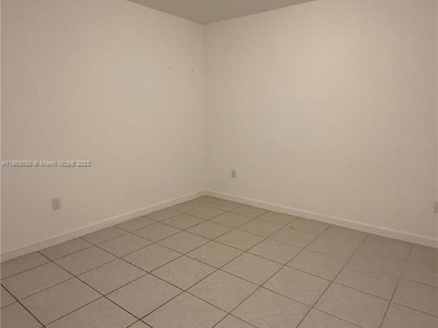 3-bedroom home for rent in Miami - 947 NE 211th St 947 - MondialRealty