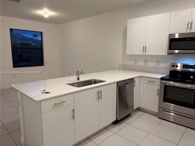 3-bedroom home for rent in Miami - 947 NE 211th St 947 - MondialRealty