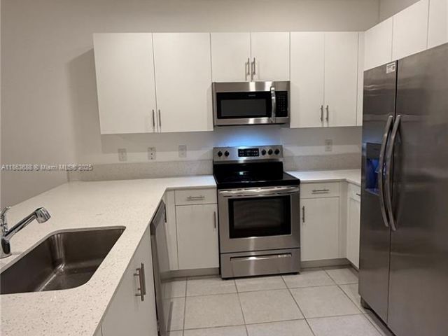 3-bedroom home for rent in Miami - 947 NE 211th St 947 - MondialRealty