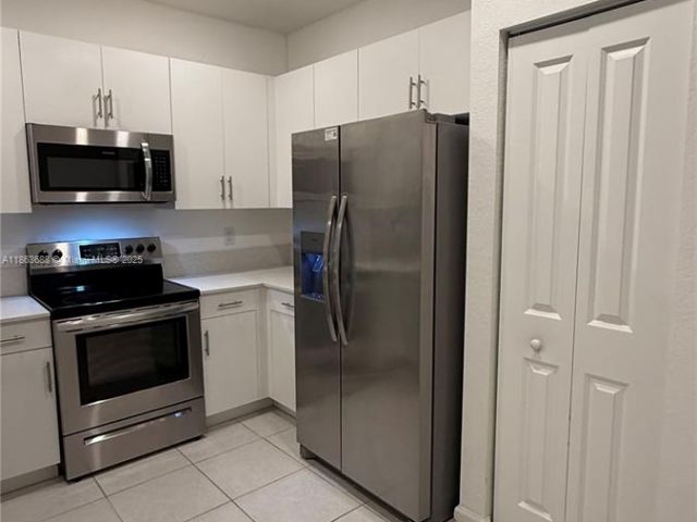 3-bedroom home for rent in Miami - 947 NE 211th St 947 - MondialRealty