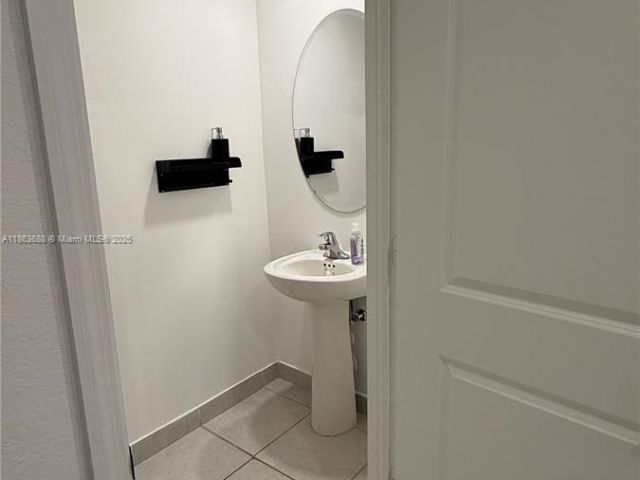 3-bedroom home for rent in Miami - 947 NE 211th St 947 - MondialRealty