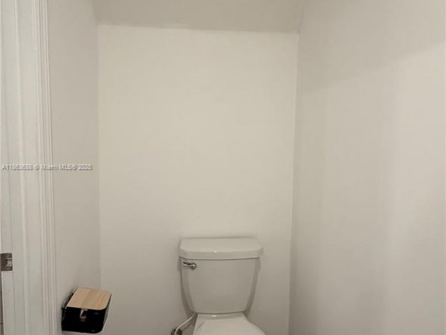 3-bedroom home for rent in Miami - 947 NE 211th St 947 - MondialRealty