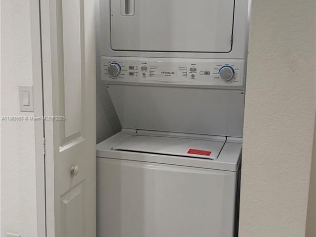 3-bedroom home for rent in Miami - 947 NE 211th St 947 - MondialRealty