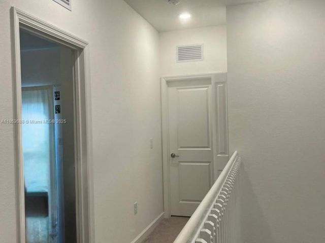 3-bedroom home for rent in Miami - 947 NE 211th St 947 - MondialRealty