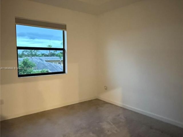 3-bedroom home for rent in Miami - 947 NE 211th St 947 - MondialRealty