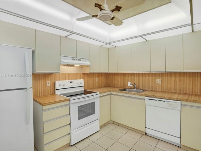 Apartment for sale  Unit #2408 - photo 6448255