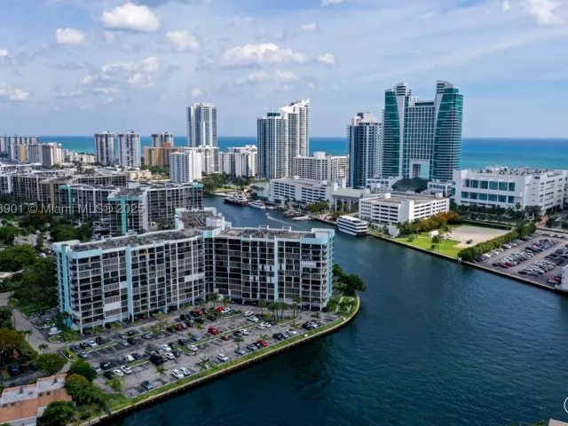 1-bedroom condo for sale in Hallandale Beach - 2500 Parkview Dr 2408 - MondialRealty