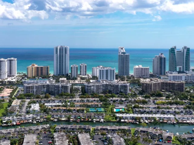 1-bedroom condo for sale in Hallandale Beach - 2500 Parkview Dr 2408 - MondialRealty