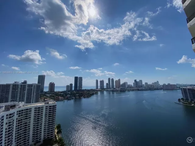 2-bedroom condo for sale in Aventura - 3530 Mystic Pointe Dr 3014 - MondialRealty