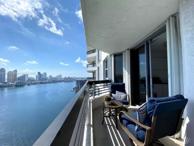 2-bedroom condo for sale in Aventura - 3530 Mystic Pointe Dr 3014 - MondialRealty