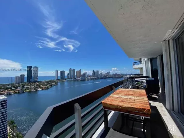 2-bedroom condo for sale in Aventura - 3530 Mystic Pointe Dr 3014 - MondialRealty