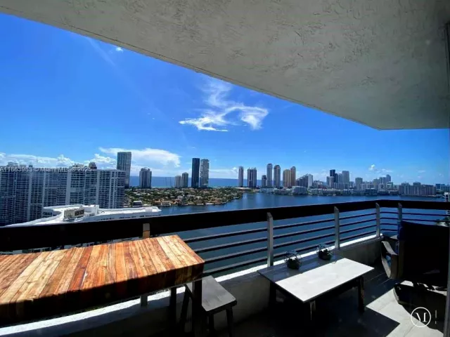 2-bedroom condo for sale in Aventura - 3530 Mystic Pointe Dr 3014 - MondialRealty