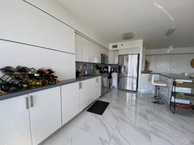 2-bedroom condo for sale in Aventura - 3530 Mystic Pointe Dr 3014 - MondialRealty