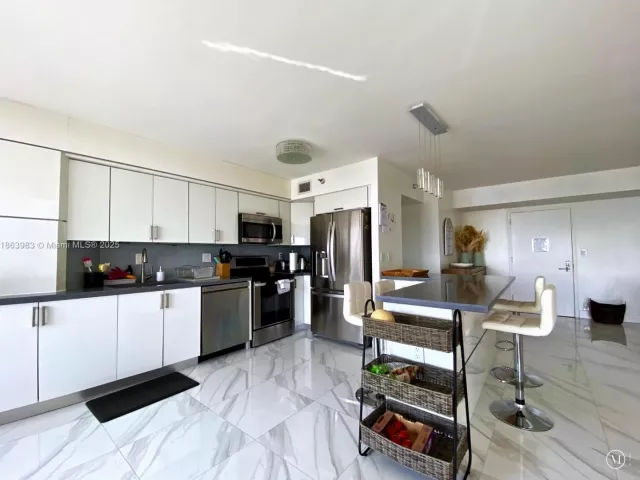 2-bedroom condo for sale in Aventura - 3530 Mystic Pointe Dr 3014 - MondialRealty