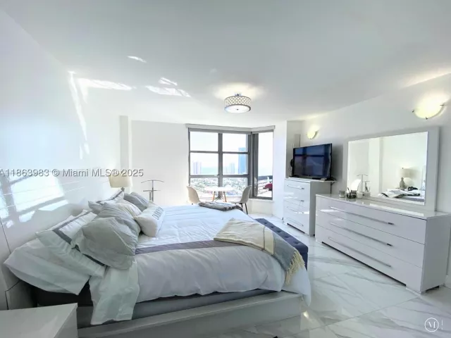 2-bedroom condo for sale in Aventura - 3530 Mystic Pointe Dr 3014 - MondialRealty