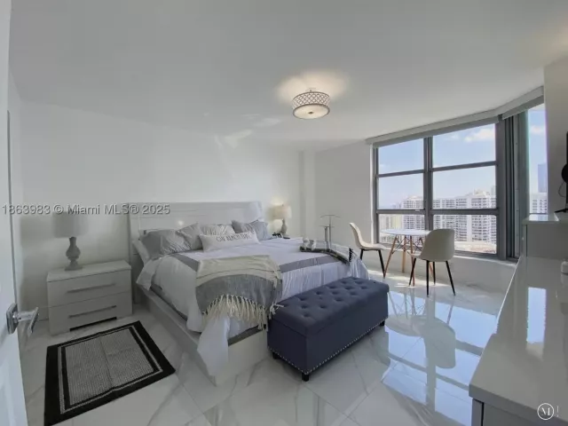 2-bedroom condo for sale in Aventura - 3530 Mystic Pointe Dr 3014 - MondialRealty