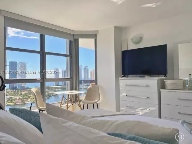 2-bedroom condo for sale in Aventura - 3530 Mystic Pointe Dr 3014 - MondialRealty