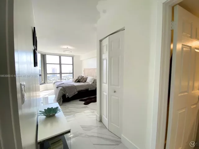 2-bedroom condo for sale in Aventura - 3530 Mystic Pointe Dr 3014 - MondialRealty