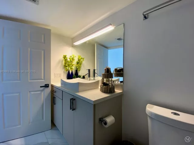 2-bedroom condo for sale in Aventura - 3530 Mystic Pointe Dr 3014 - MondialRealty