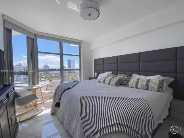 2-bedroom condo for sale in Aventura - 3530 Mystic Pointe Dr 3014 - MondialRealty