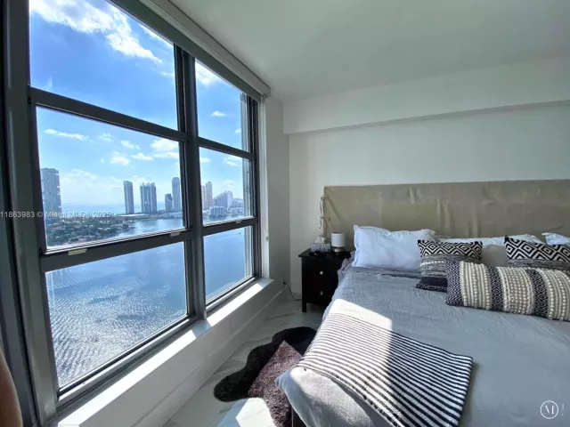 2-bedroom condo for sale in Aventura - 3530 Mystic Pointe Dr 3014 - MondialRealty