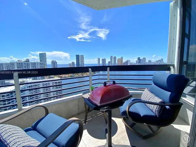 2-bedroom condo for sale in Aventura - 3530 Mystic Pointe Dr 3014 - MondialRealty