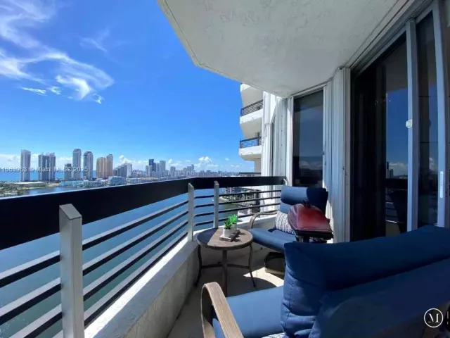 2-bedroom condo for sale in Aventura - 3530 Mystic Pointe Dr 3014 - MondialRealty