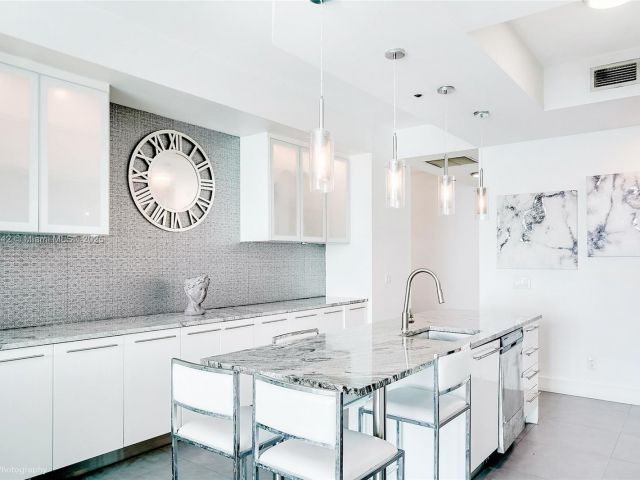 Apartment for sale  Unit #5004 - photo 6472965