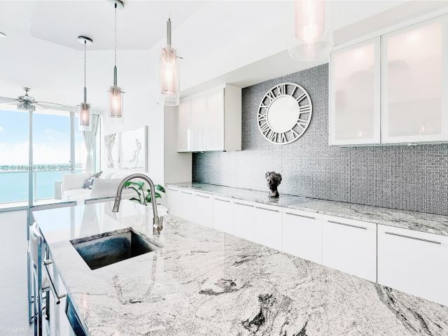 Apartment for sale  Unit #5004 - photo 6472966