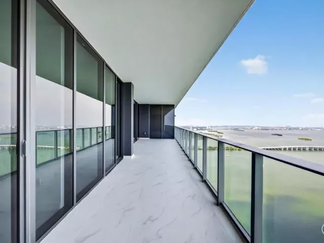 4-bedroom condo for sale in Miami - 700 NE 24th Street 5202 - MondialRealty